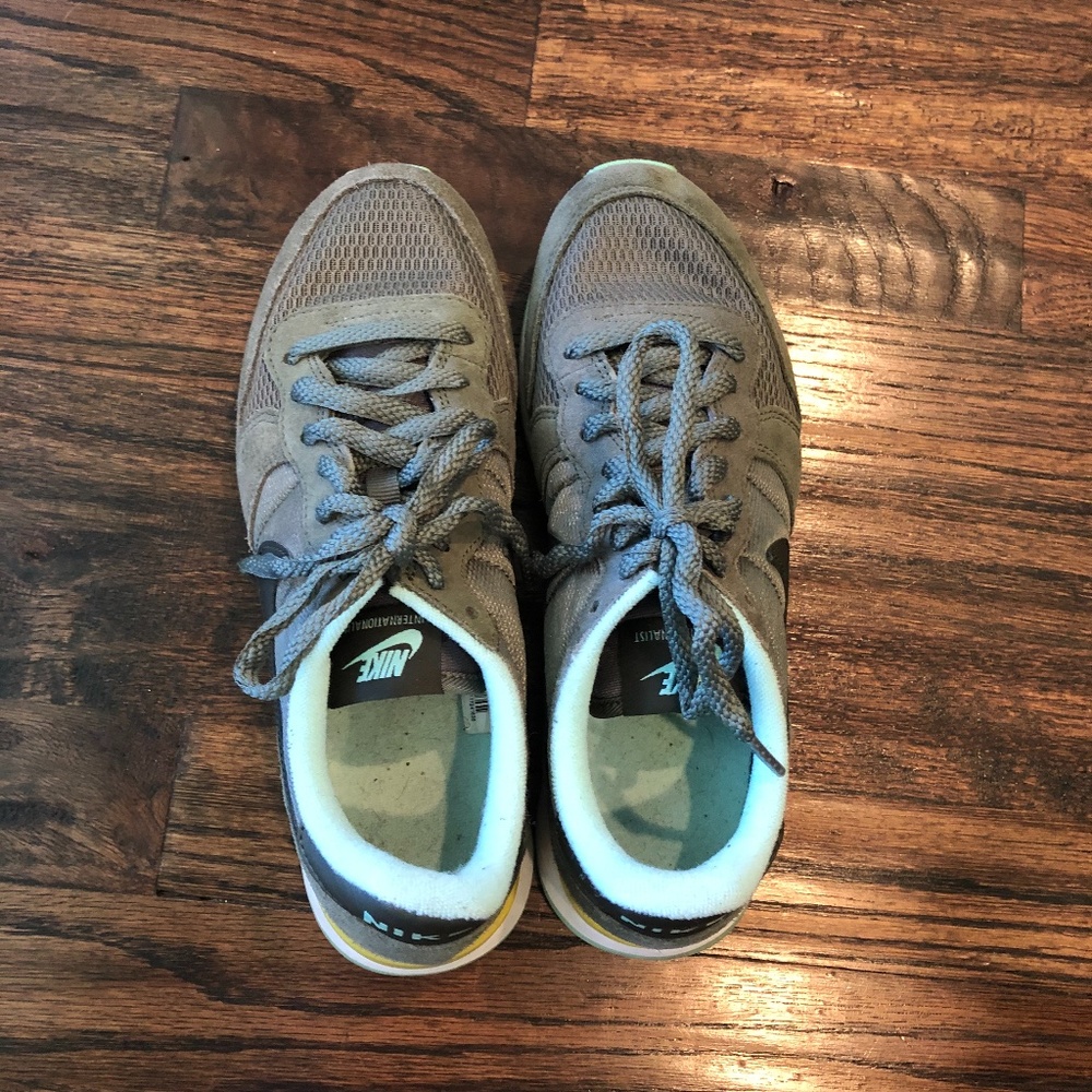 Nike Internationalist Sneakers